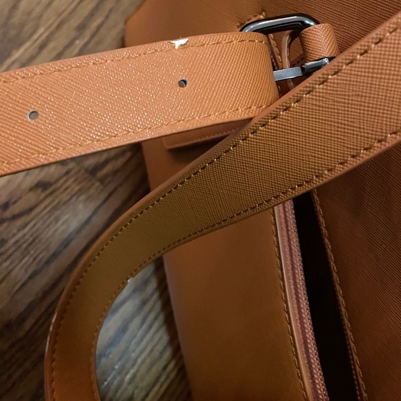 Burnt orange faux leather laptop tote - Picture 7 of 7